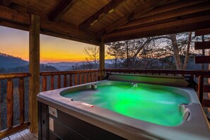 Bañera de hidromasaje al aire libre