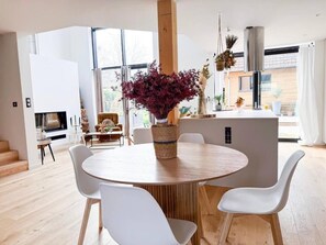 Deluxe appartement, uitzicht op tuin | Dineren