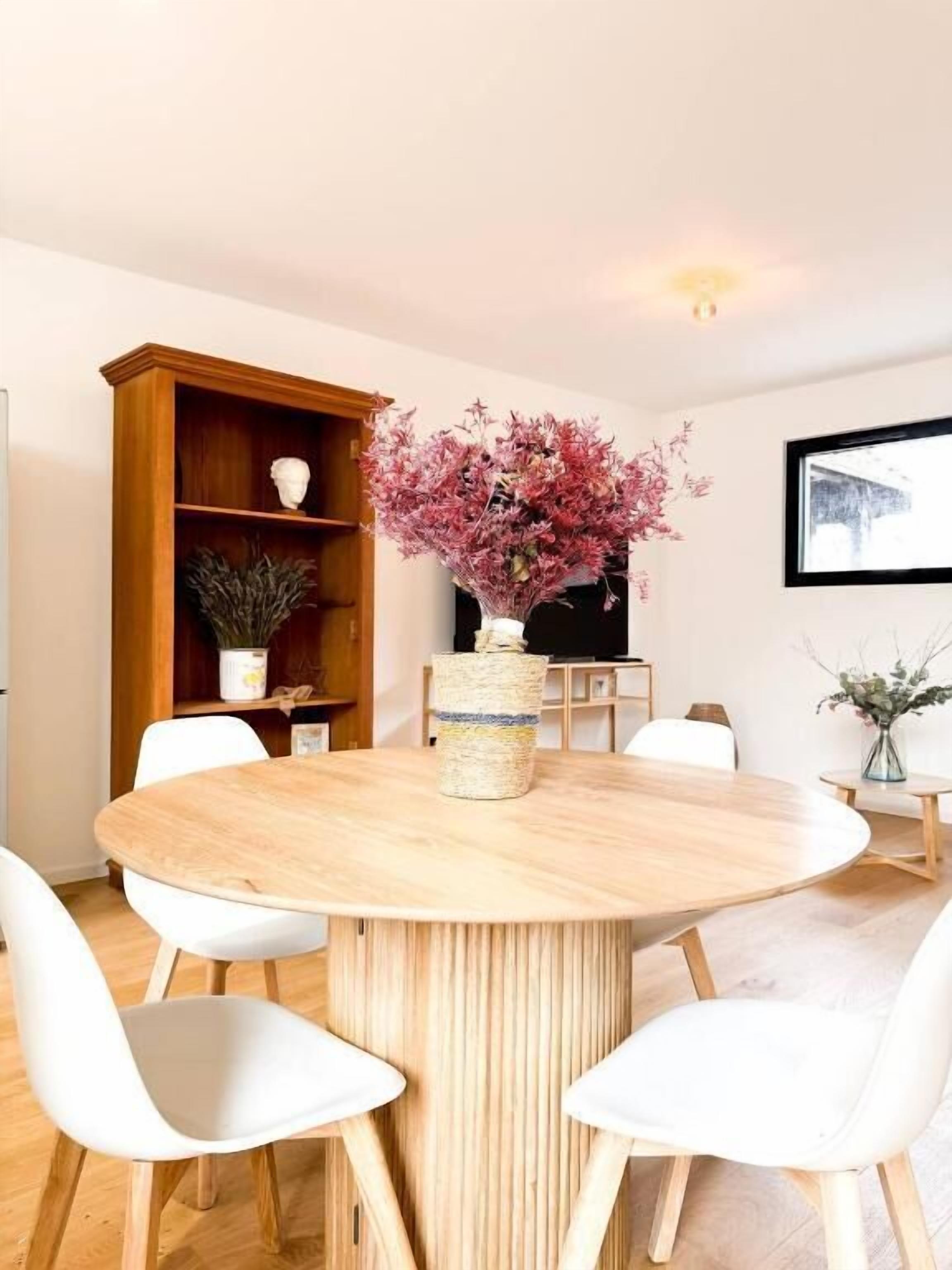 Leilighet – deluxe, hageutsikt | Spiseområde