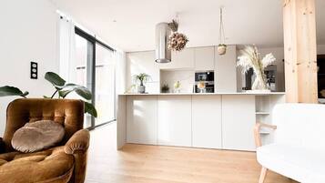 Deluxe Apartment, Garden View | Interior