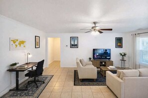 TV, offices - FIFA-12 min to AT&T stdm, 2b2b, game room, 6 flags (Euless)