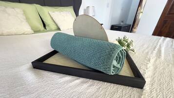 2 bedrooms, iron/ironing board, free WiFi, bed sheets