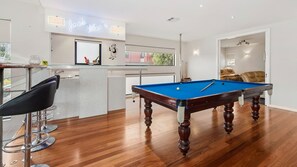 Games room - The Ultimate Family Entertainer. Bay Views, Spa & Games (Mount Martha)