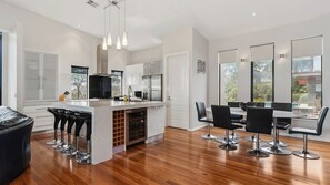Microwave, stovetop, dishwasher, high chair - The Ultimate Family Entertainer. Bay Views, Spa & Games (Mount Martha)
