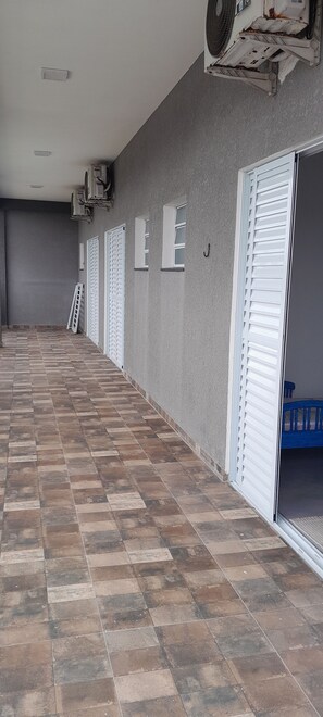 Property grounds - House with a large and cozy pool, with space for the whole family, 100m from the beach. (Itanhaém)