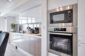 Luxury Condo, Balcony, Lake View | Private kitchen - Panoramic Lofts (Toronto)