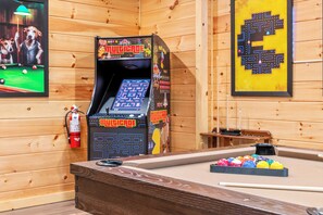 Games room - Bear Vista View Hot Tub  Game Room  Firetable (Gatlinburg)