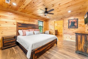 Room - Bear Vista View Hot Tub  Game Room  Firetable (Gatlinburg)