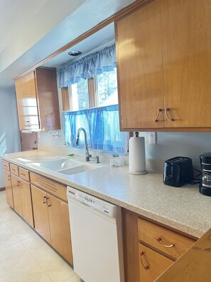 Private kitchen - 3BR Rockford Getaway w/ Game Room-Prime Location Near Everything (Rockford)