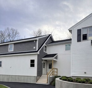 Exterior - Brand New Apt Near Beach & Downtown- King Bed-Pets OK (Hampton)
