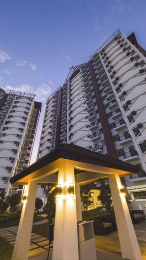 Exterior - Delightful 2-bedroom apartment with AC in Lapu-Lapu (Lapu-Lapu)
