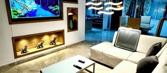 House with private pool and private parking