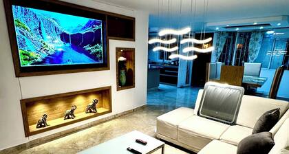 House with private pool and private parking
