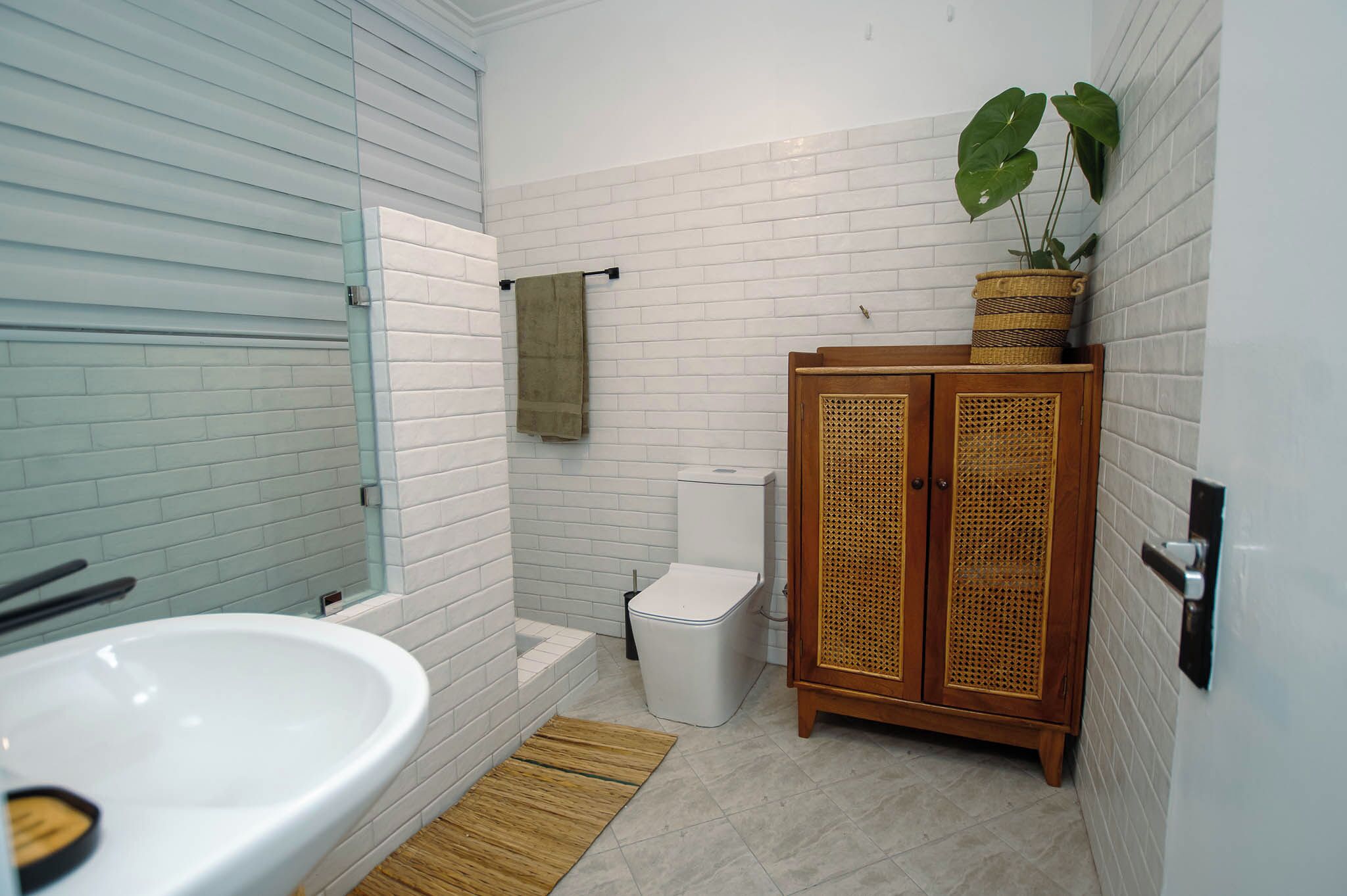Shower, towels, soap, toilet paper
