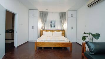 3 bedrooms, WiFi, bed sheets