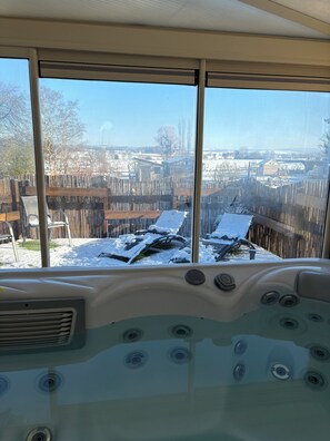 Indoor spa tub - Gîte for up to 12 people with spa (Doncières)