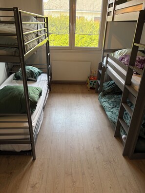 Room - Gîte for up to 12 people with spa (Doncières)