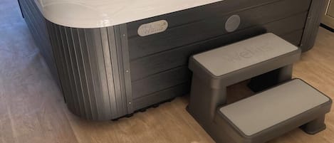 Indoor spa tub