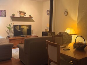 Living area - Superb 2-bedroom farmhouse with AC & private rooftop terrace over the Douro (Sande)