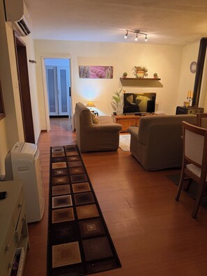 Living area - Superb 2-bedroom farmhouse with AC & private rooftop terrace over the Douro (Sande)