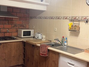 Private kitchen - Superb 2-bedroom farmhouse with AC & private rooftop terrace over the Douro (Sande)