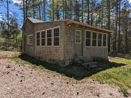 BRAND NEW LISTING!!! Rustic cabin at historic orchard & cidery. Pet-Friendly!