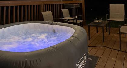 The Soak Haus Hot Tub Retreat 25 Min to ATL