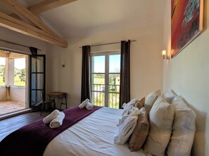 6 bedrooms, iron/ironing board, travel cot, WiFi