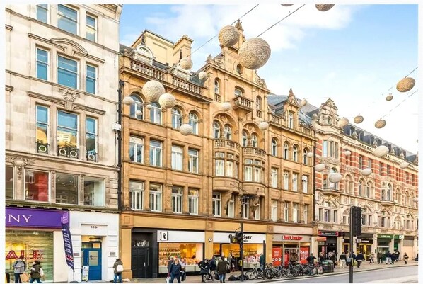 Unclassified image, 1 of 20, button - Luxurious 3-bedroom Condo on Iconic Oxford Street (London)