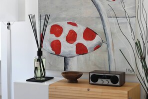 Interior - Luxurious 3-bedroom Condo on Iconic Oxford Street (London)