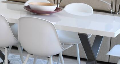 Luxurious 3-bedroom Condo on Iconic Oxford Street