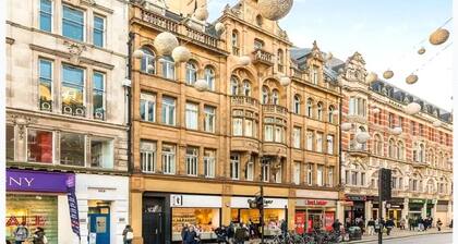 Luxurious 3-bedroom Condo on Iconic Oxford Street