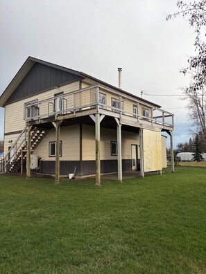Exterior - Farmhouse Suite on an acre- Pet Friendly (Kalispell)