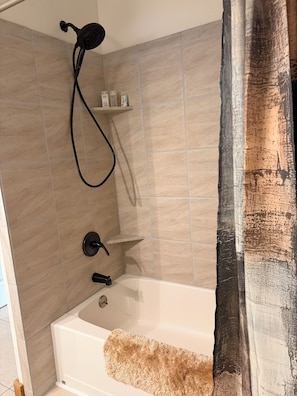 Hair dryer, towels, soap, shampoo - Farmhouse Suite on an acre- Pet Friendly (Kalispell)