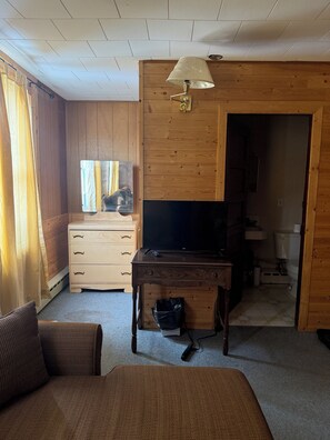 Basic Single Room, Valley View | Living area - Coal Branch Hotel (Robb)