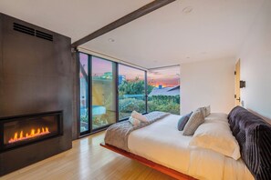 Room - Venice Beach Luxury 4BR Home – 30ft to Sand (Los Angeles)