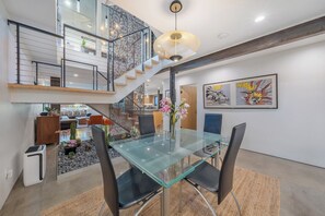 Dining - Venice Beach Luxury 4BR Home – 30ft to Sand (Los Angeles)