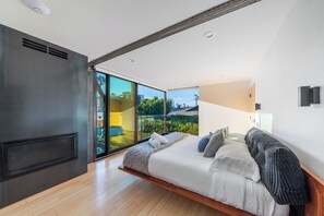 Room - Venice Beach Luxury 4BR Home – 30ft to Sand (Los Angeles)