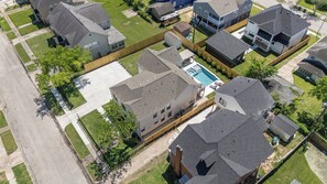 Exterior - 7BR Ensuite • Pool/Spa • Bridal Prep Room •Slps 21 (Houston)