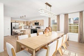 Dining - 7BR Ensuite • Pool/Spa • Bridal Prep Room •Slps 21 (Houston)