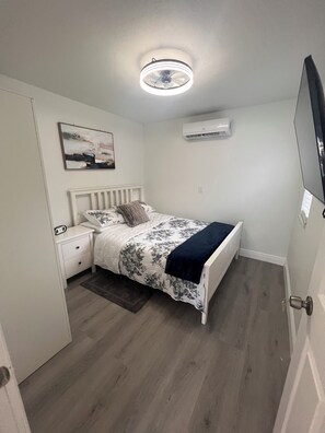1 bedroom, iron/ironing board, WiFi, bed sheets - A very cozy apartment, quiet and with hosts at your disposal. (Tampa)
