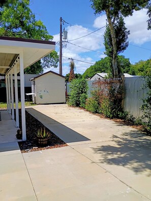 Property grounds - Cozy home, short walk to Indian River Lagoon! (Rockledge)