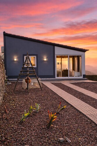 Sunset House, Sublime
