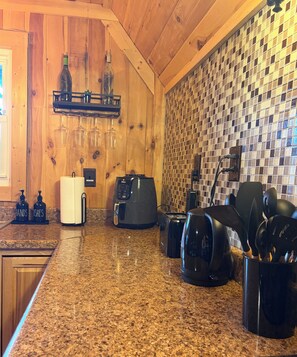 Fridge, microwave, oven, stovetop - Home Away From Home Escape at Cave Run Lake (Wellington)