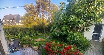 Dependent room at the bottom of the garden