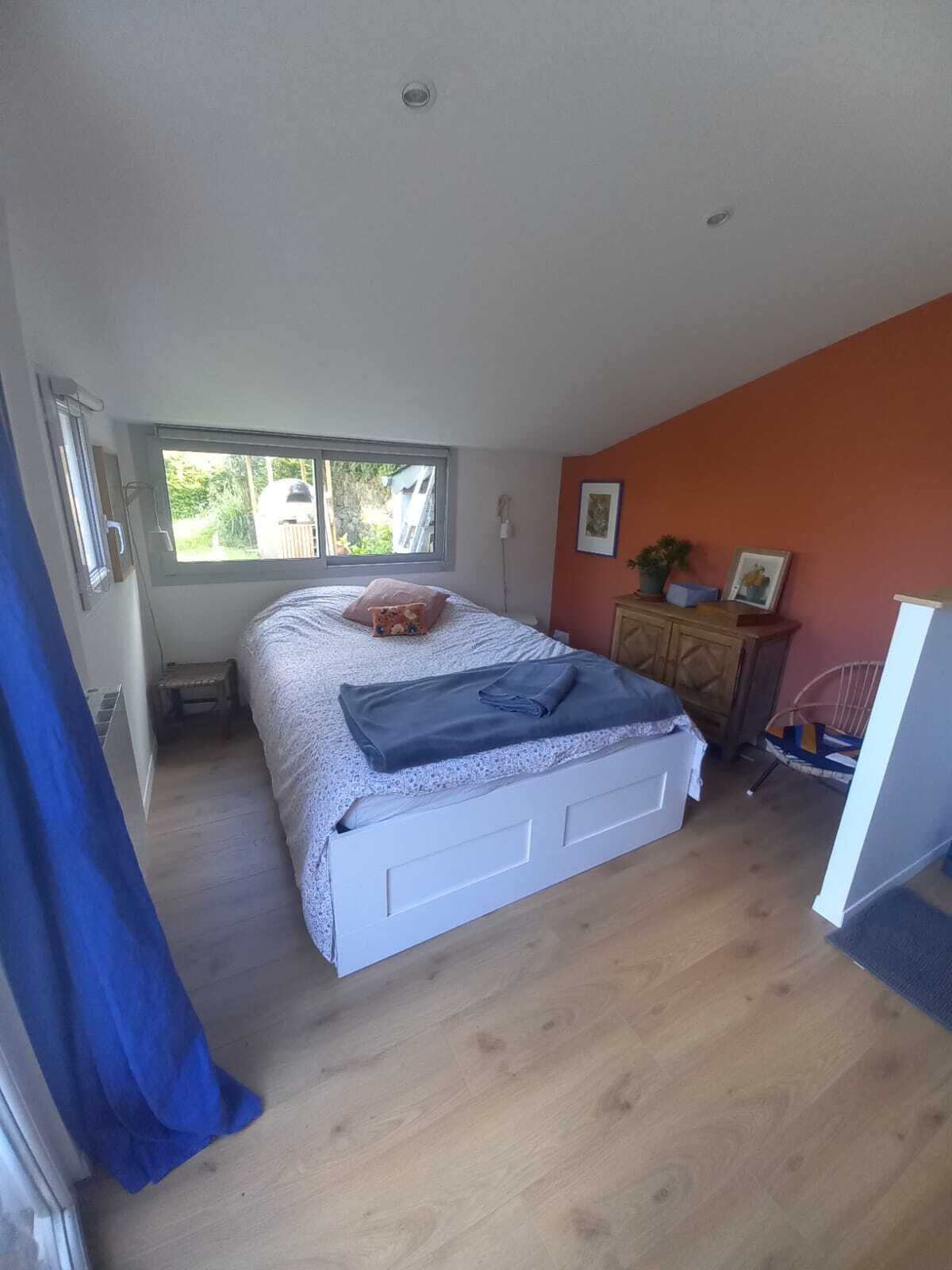 1 bedroom, internet, bed sheets