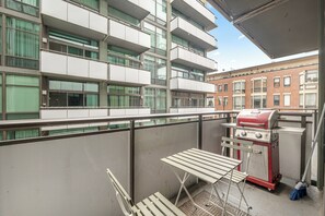 Outdoor dining - Luxury Fulton Market Condo - Prime Location
Walking distance to Riverwalk (Chicago)