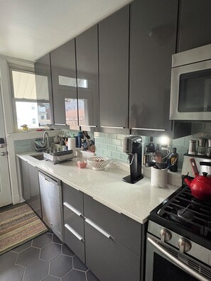 Private kitchen - Lawrenceville - close to NFL draft & bars! (Pittsburgh)