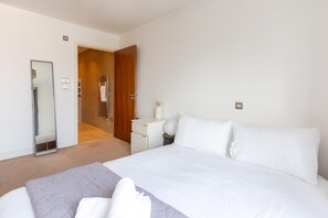 2 slaapkamers, een strijkplank/strijkijzer, wifi, beddengoed
