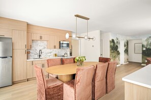 Private kitchen - Resort-Style•4BR Ensuite•Pool/Spa•Bridal Prep Room (Houston)